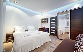 Poniatowskiego Apartment - Self check-in 20h